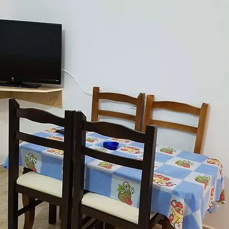 Xhimi Guest house *